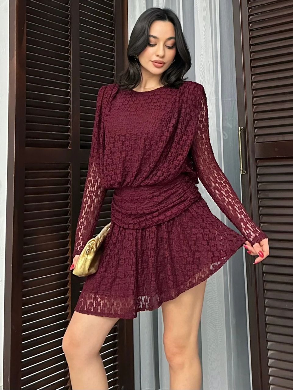 Volanlı ve Dantel Kollu Romantik Mini Davet Elbisesi