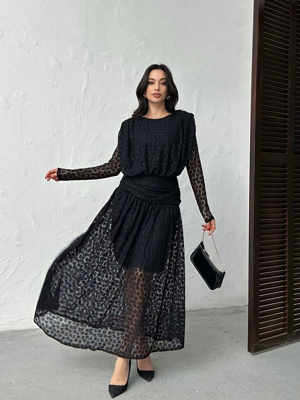 Katlı Dantel Detaylı Zarif Gece Elbisesi