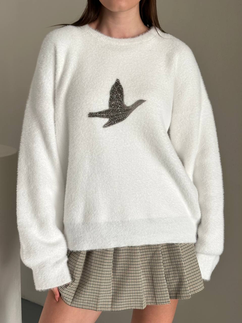 Beyaz Taş İşlemeli Kuş Figürlü Yumuşak Dokulu Oversize Kadın Kazak