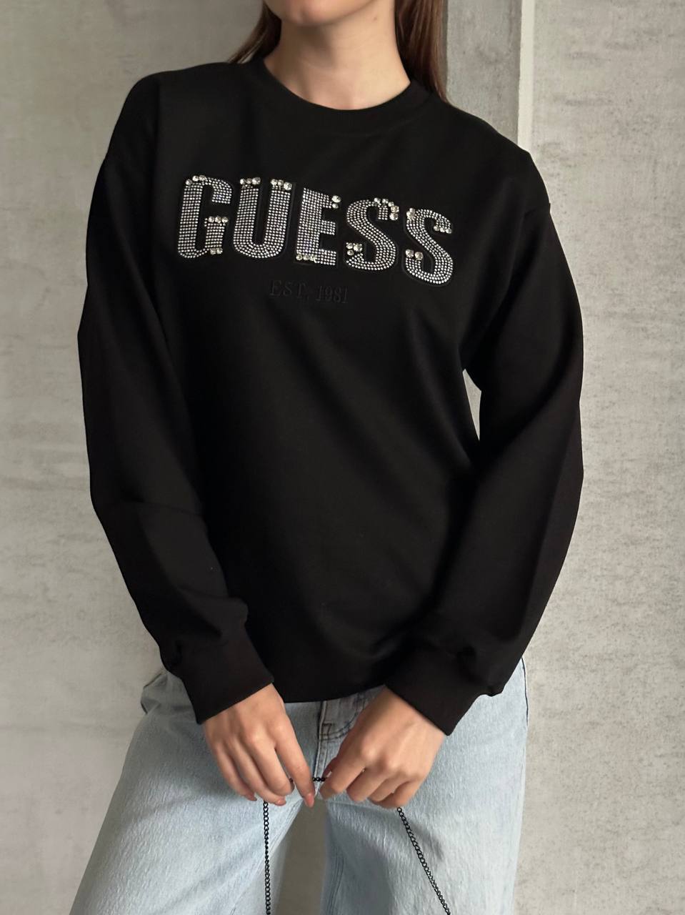 Guess Kadın Siyah Taşlı Logo Detaylı Bisiklet Yaka Sweatshirt
