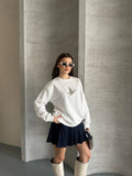 Beyaz Taş İşlemeli Kuş Figürlü Bisiklet Yaka Sweatshirt