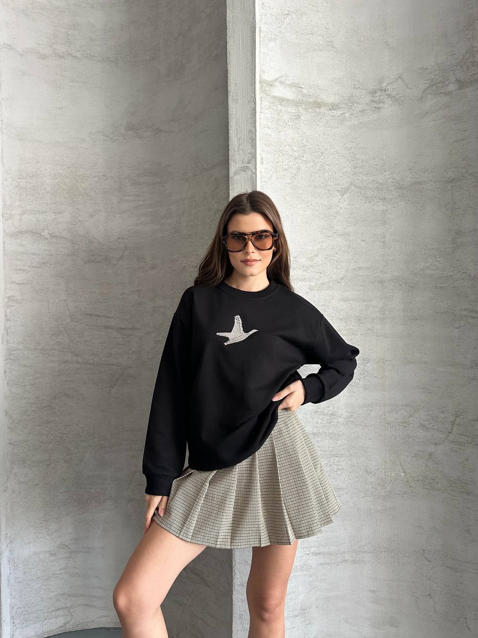 Siyah Taş İşlemeli Kuş Figürlü Bisiklet Yaka Sweatshirt