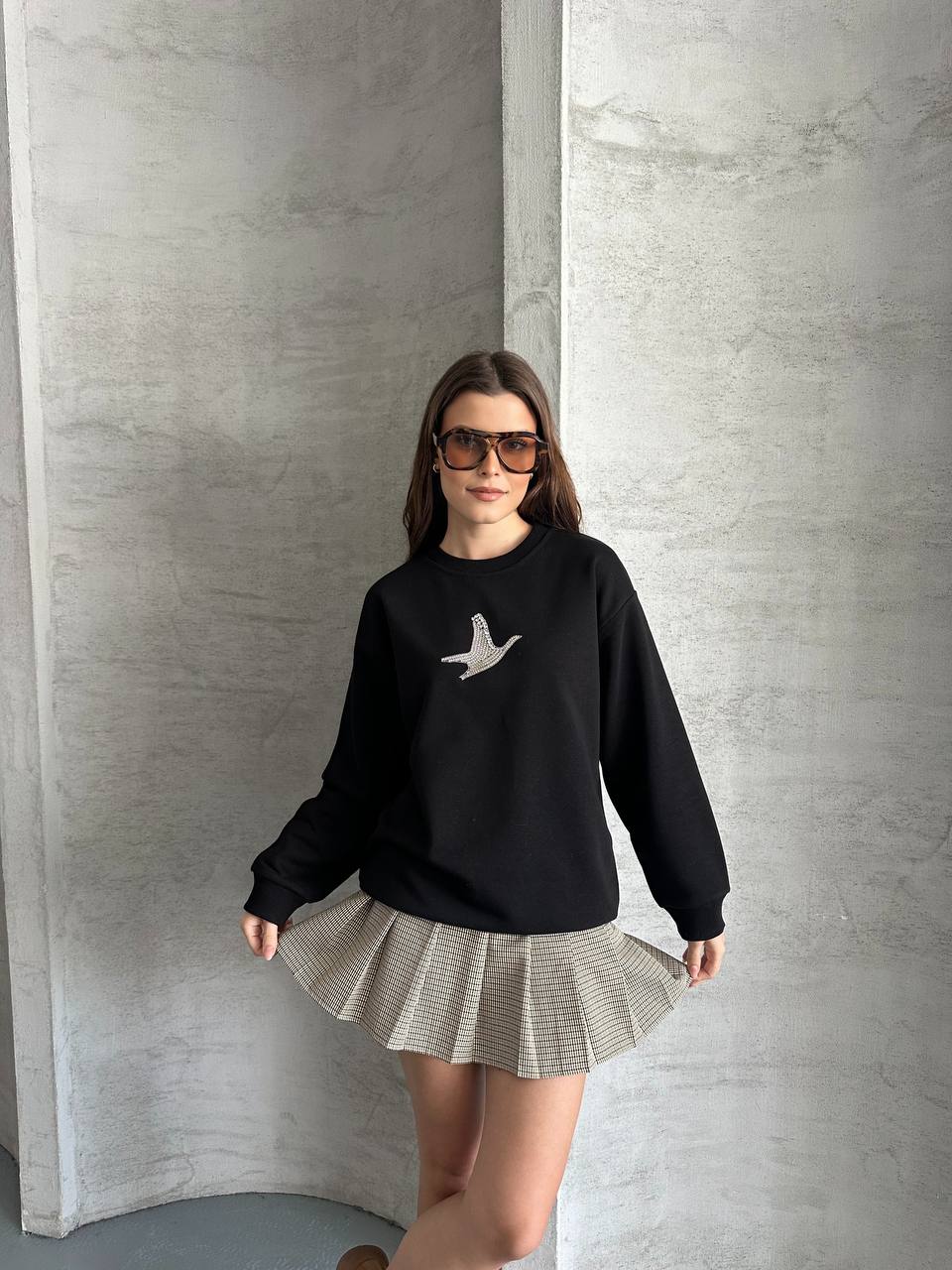 Siyah Taş İşlemeli Kuş Figürlü Bisiklet Yaka Sweatshirt