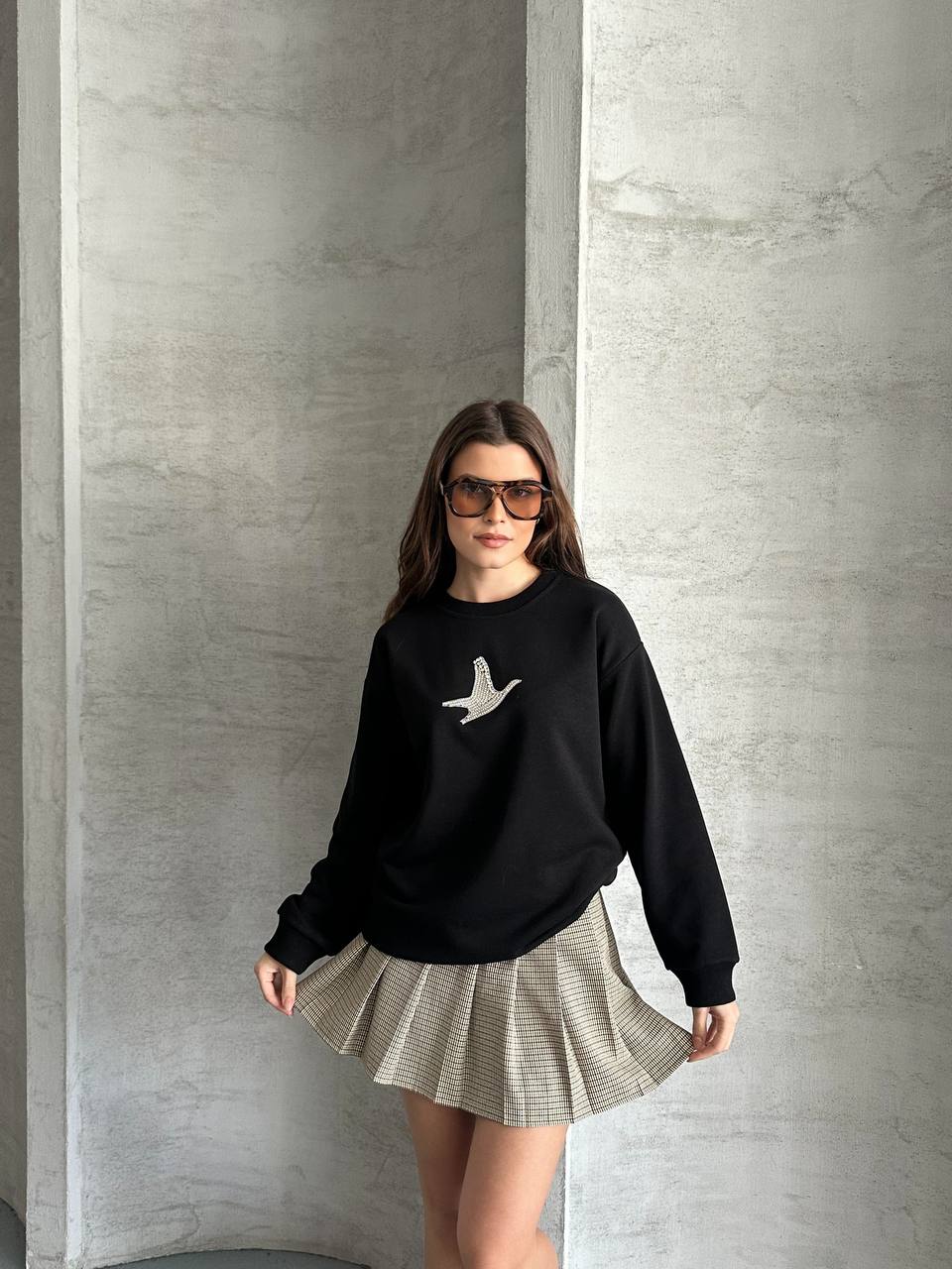 Siyah Taş İşlemeli Kuş Figürlü Bisiklet Yaka Sweatshirt