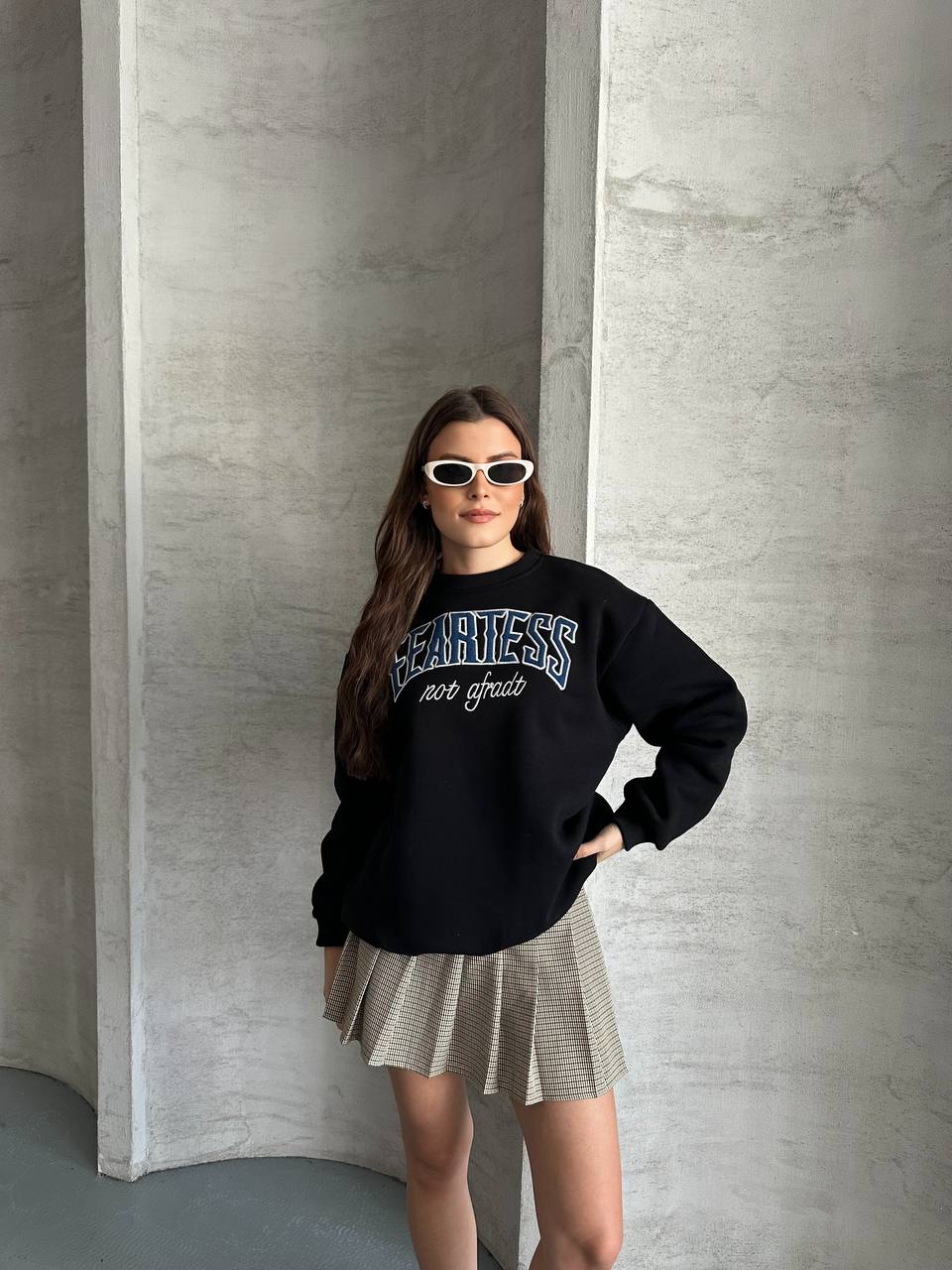 Oversize Siyah "Fearless" Yazı Baskılı Bisiklet Yaka Sweatshirt