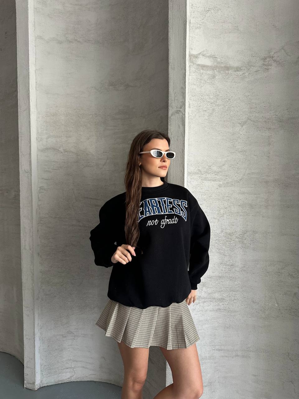 Oversize Siyah "Fearless" Yazı Baskılı Bisiklet Yaka Sweatshirt