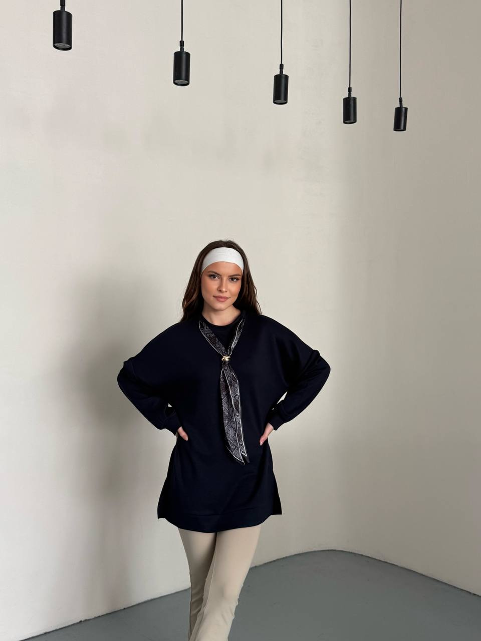 Fular Aksesuarlı Rahat Kesim Siyah Kadın Tunik