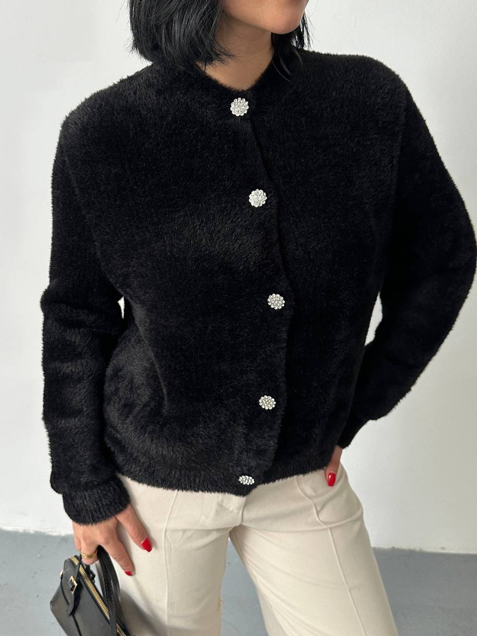 Siyah Tüylü Peluş Hırka - Işıltılı Taşlı Düğme Detaylı