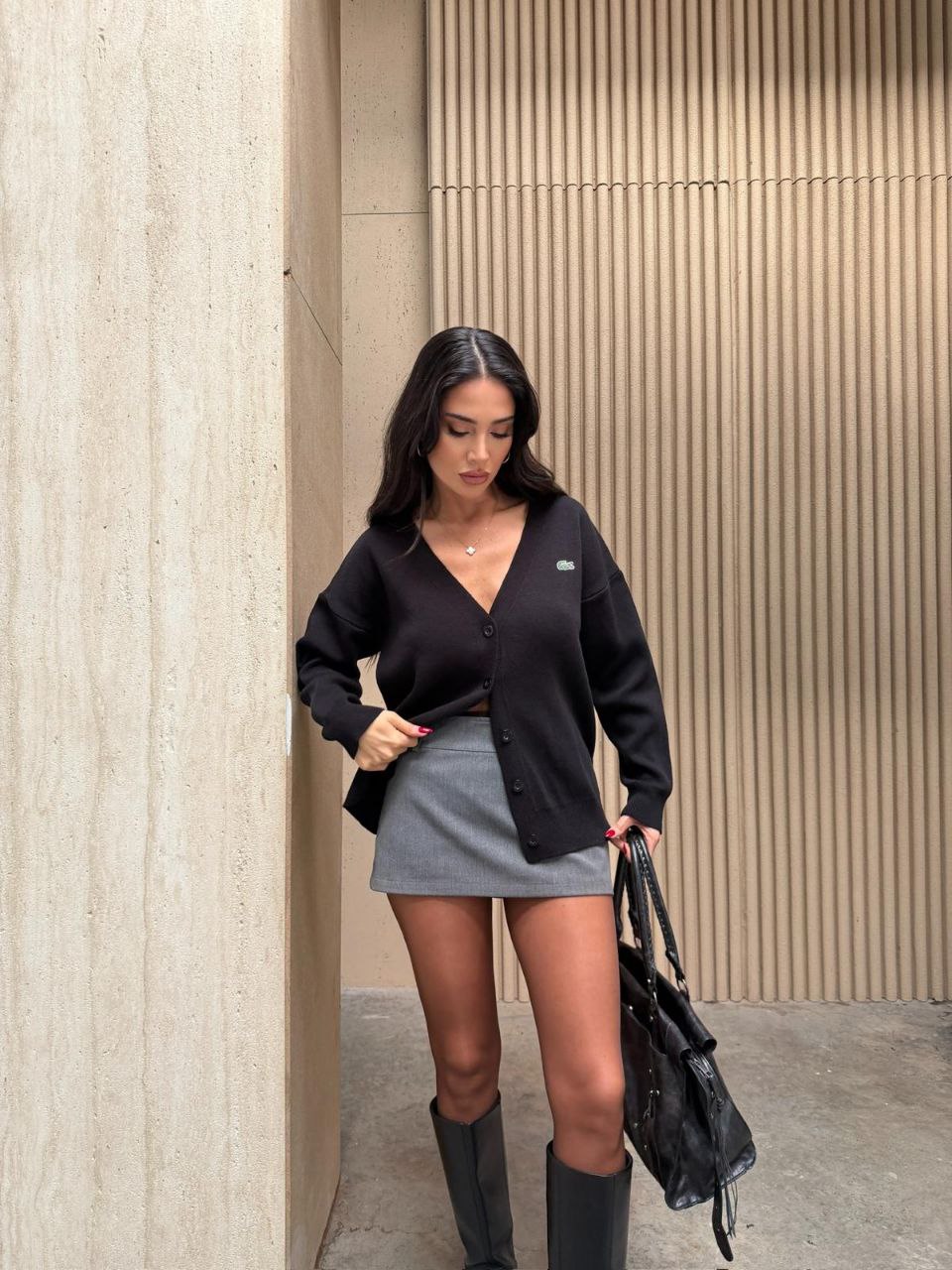 Kadın Siyah V Yaka Nakış Logolu Düğmeli Triko Hırka