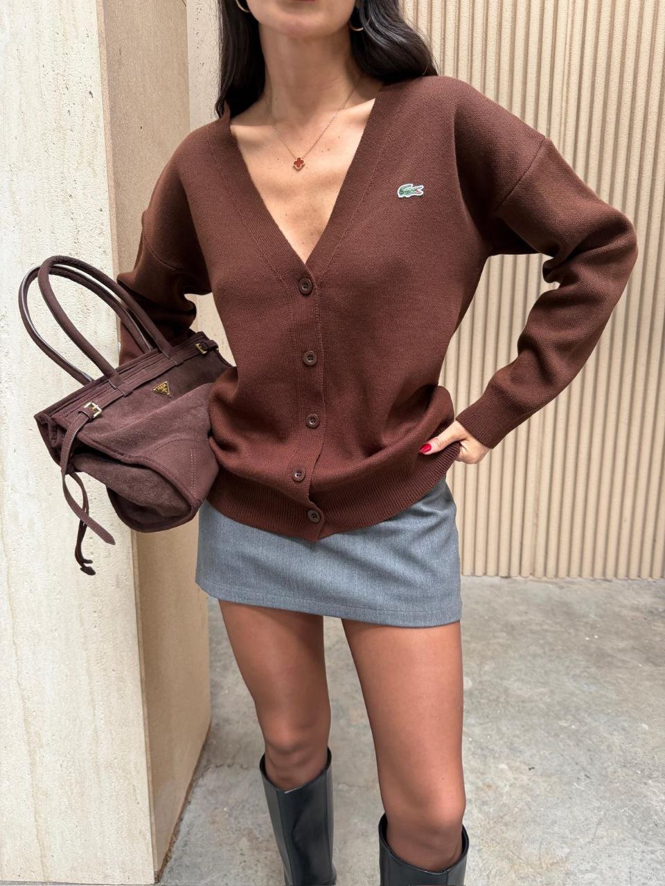 Kadın Acı Kahve V Yaka Nakış Logolu Düğmeli Triko Hırka