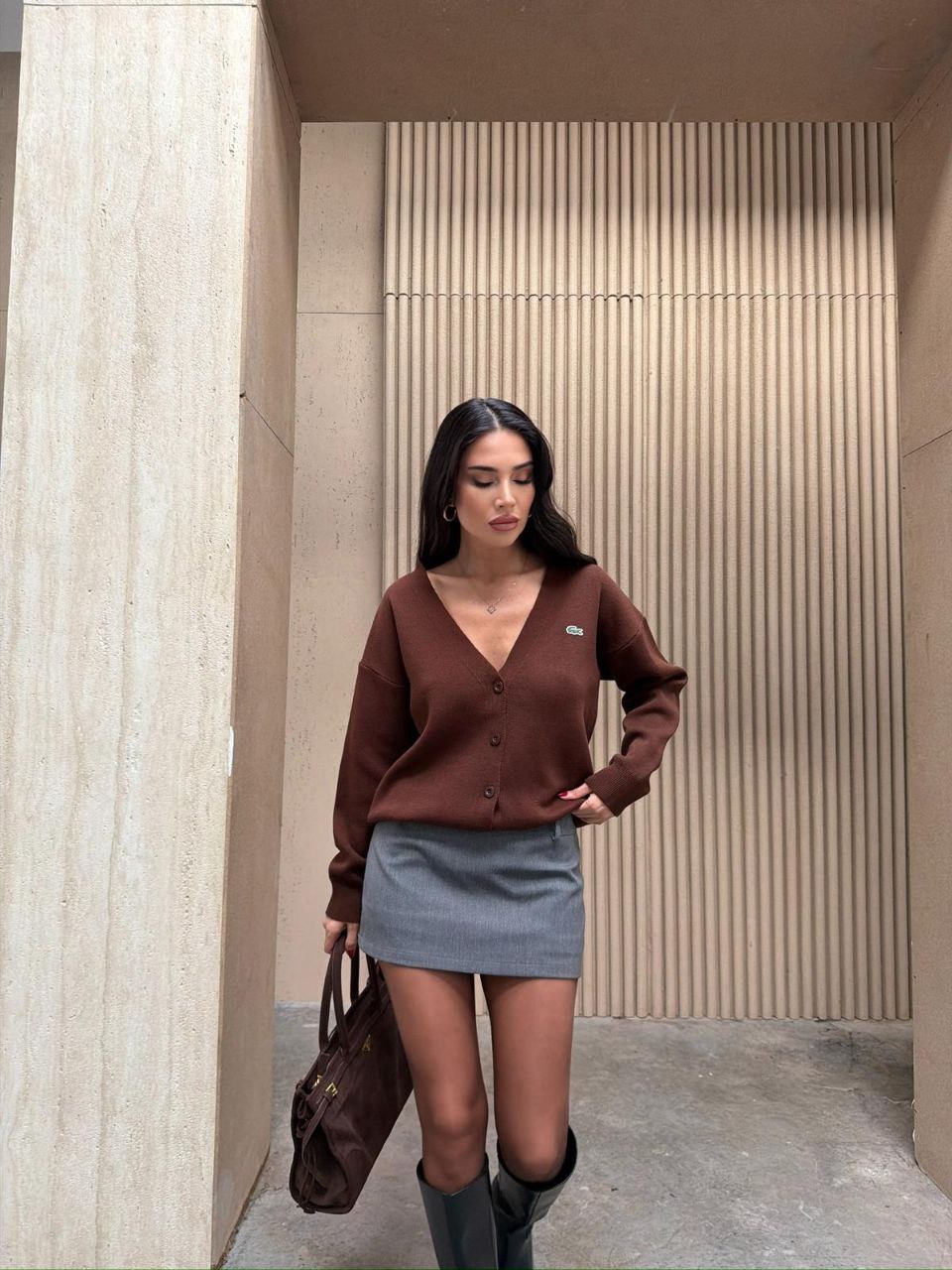 Kadın Acı Kahve V Yaka Nakış Logolu Düğmeli Triko Hırka