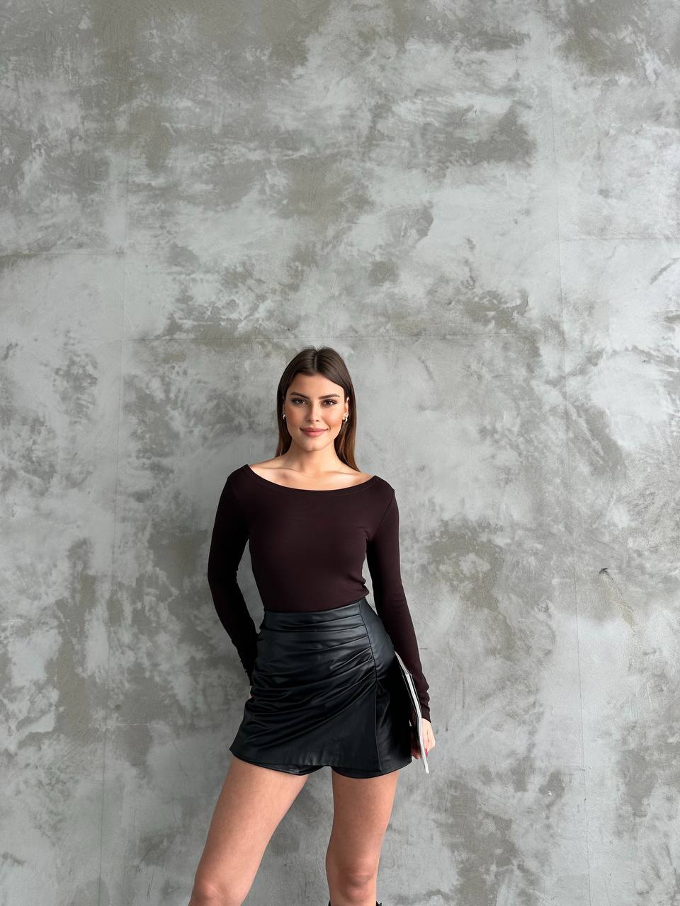 Kadın Acı Kahve Kayık Yaka Uzun Kollu Body Bluz - Vücudu Saran Esnek Örme