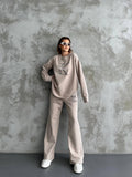 Kadın Bej Taş İşlemeli Oversize Sweatshirt ve Geniş Paça Pantolon İkili Takım