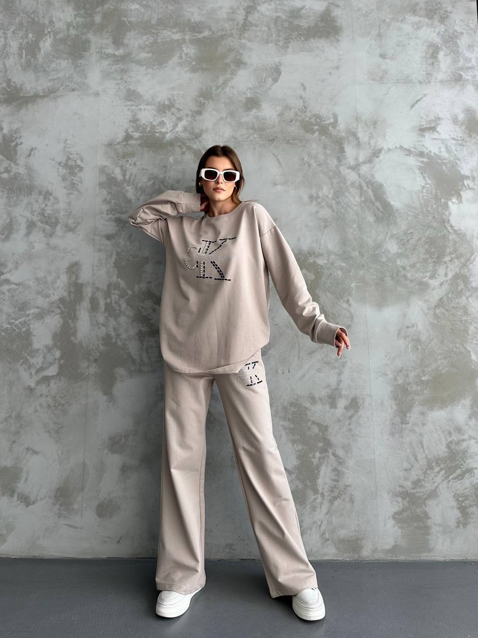 Kadın Bej Taş İşlemeli Oversize Sweatshirt ve Geniş Paça Pantolon İkili Takım