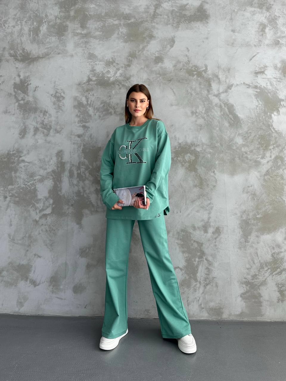 Kadın Mint Yeşili Taş İşlemeli Oversize Sweatshirt ve Geniş Paça Pantolon İkili Takım