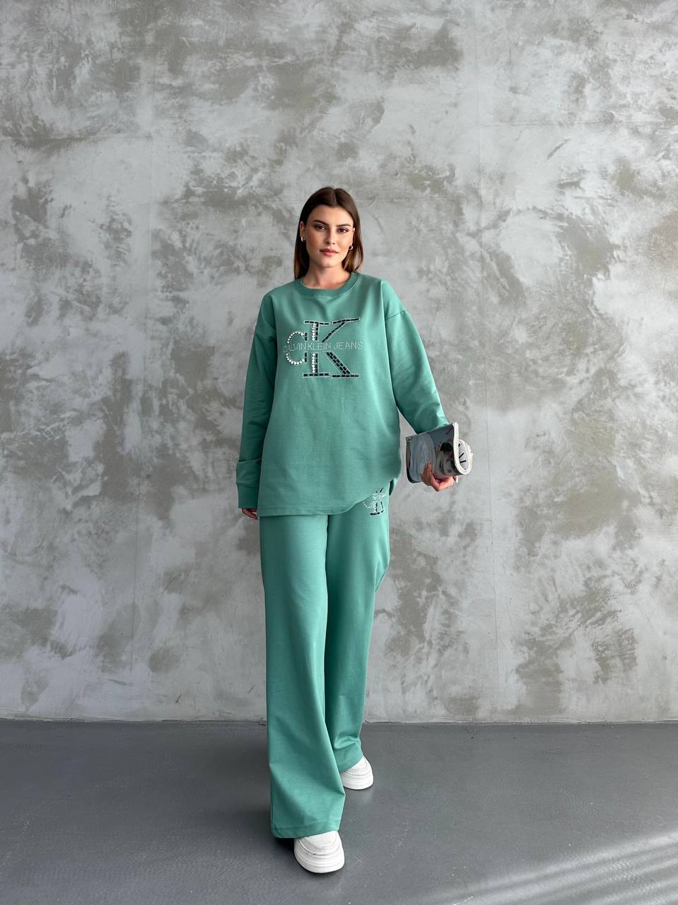 Kadın Mint Yeşili Taş İşlemeli Oversize Sweatshirt ve Geniş Paça Pantolon İkili Takım