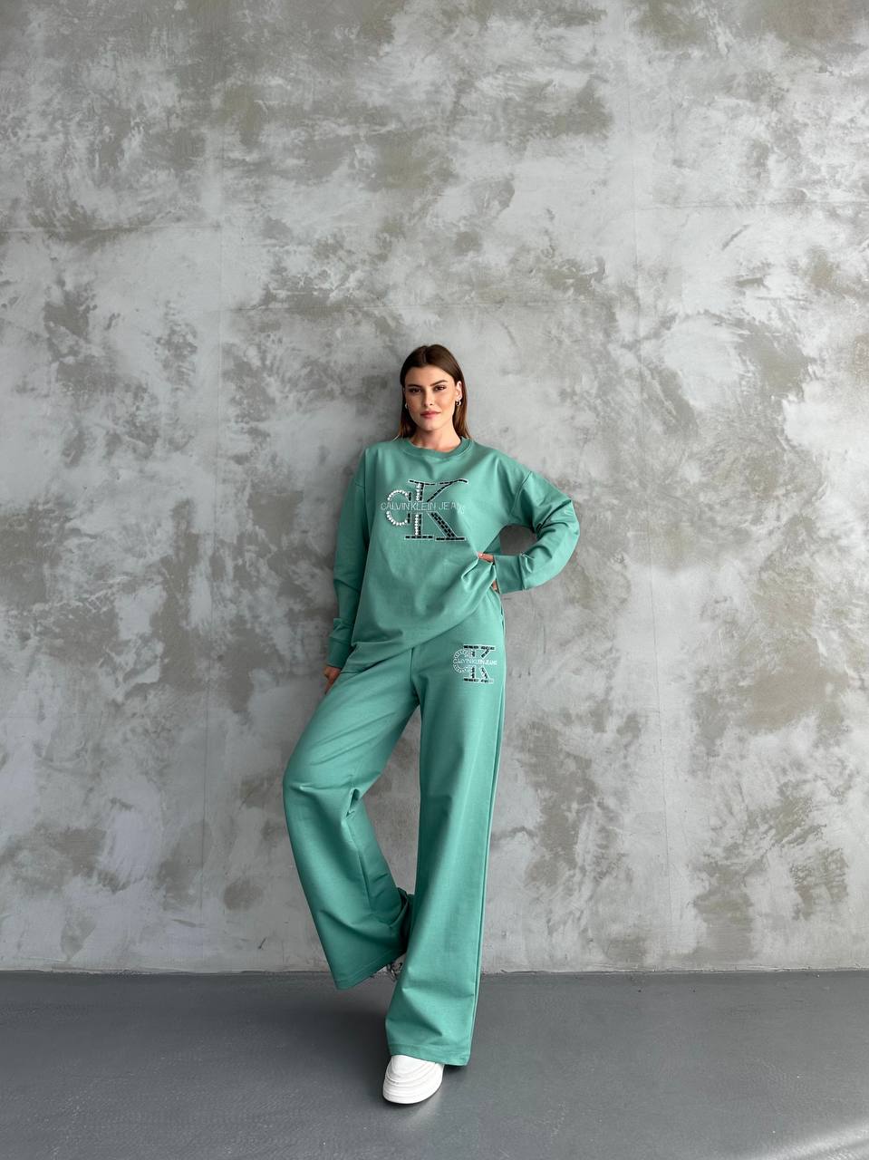 Kadın Mint Yeşili Taş İşlemeli Oversize Sweatshirt ve Geniş Paça Pantolon İkili Takım