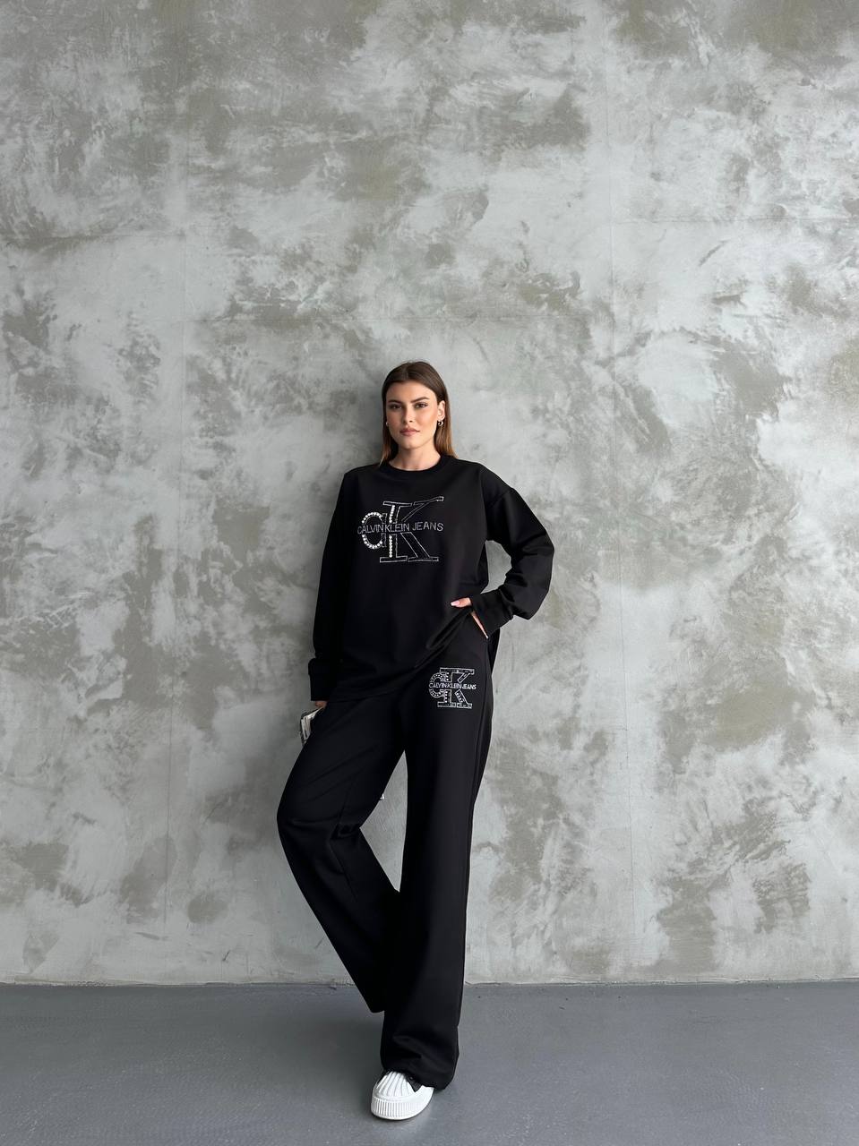 Kadın Siyah Taş İşlemeli Oversize Sweatshirt ve Geniş Paça Pantolon İkili Takım