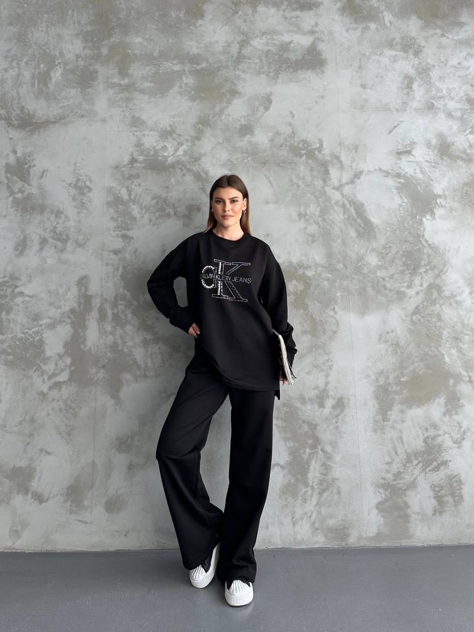 Kadın Siyah Taş İşlemeli Oversize Sweatshirt ve Geniş Paça Pantolon İkili Takım