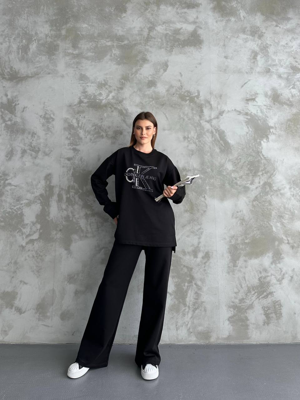 Kadın Siyah Taş İşlemeli Oversize Sweatshirt ve Geniş Paça Pantolon İkili Takım