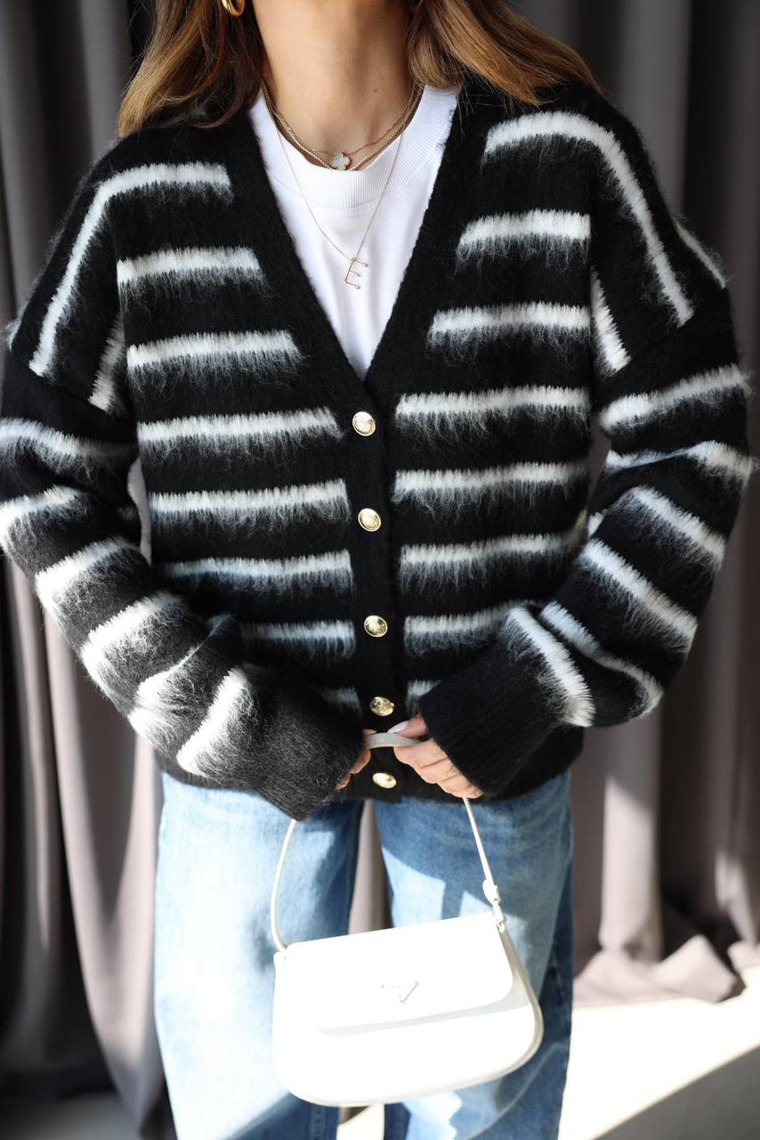 Siyah Beyaz Çizgili Tüylü Hırka - Gold Düğme Detaylı Oversize