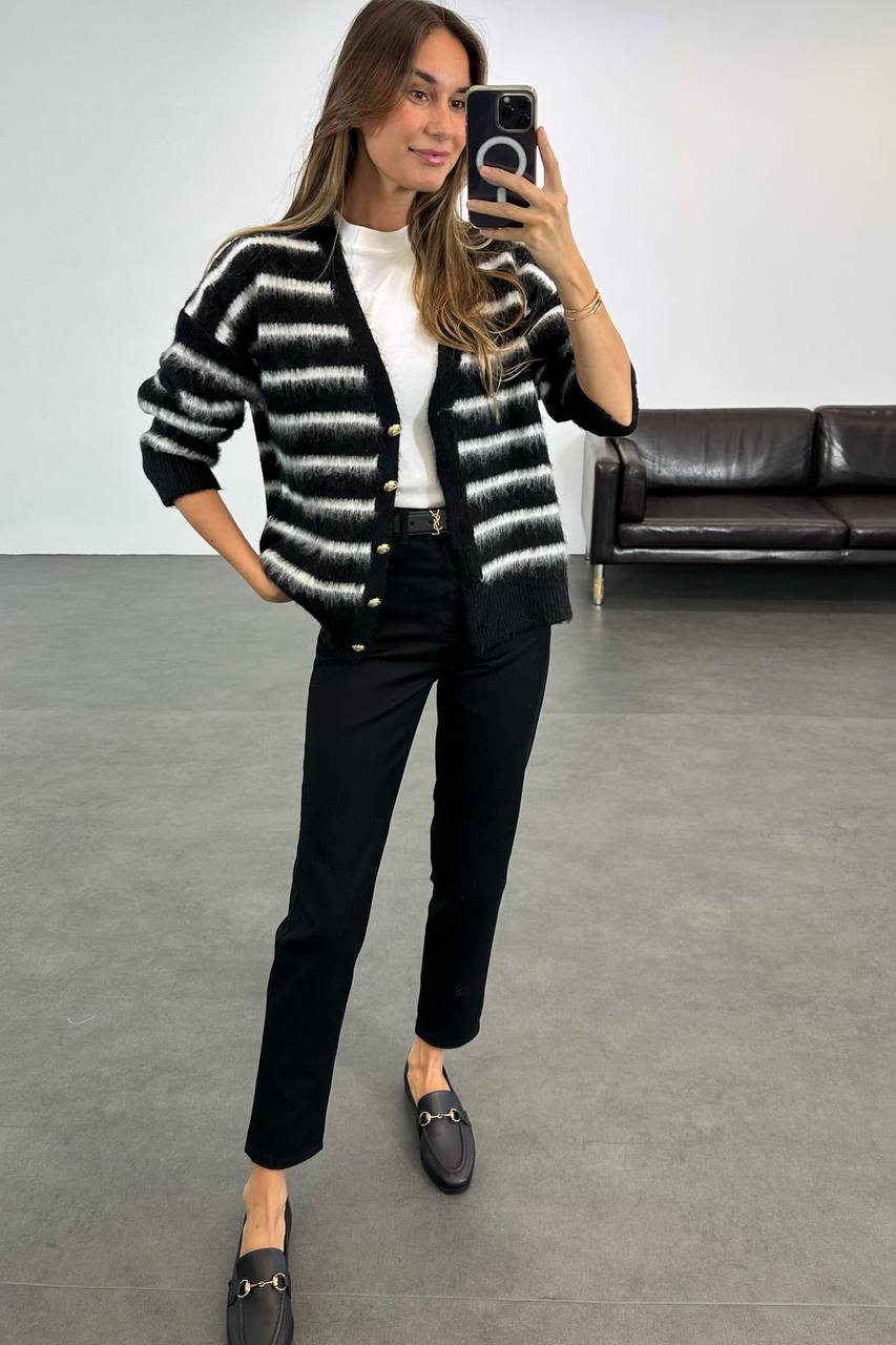 Siyah Beyaz Çizgili Tüylü Hırka - Gold Düğme Detaylı Oversize