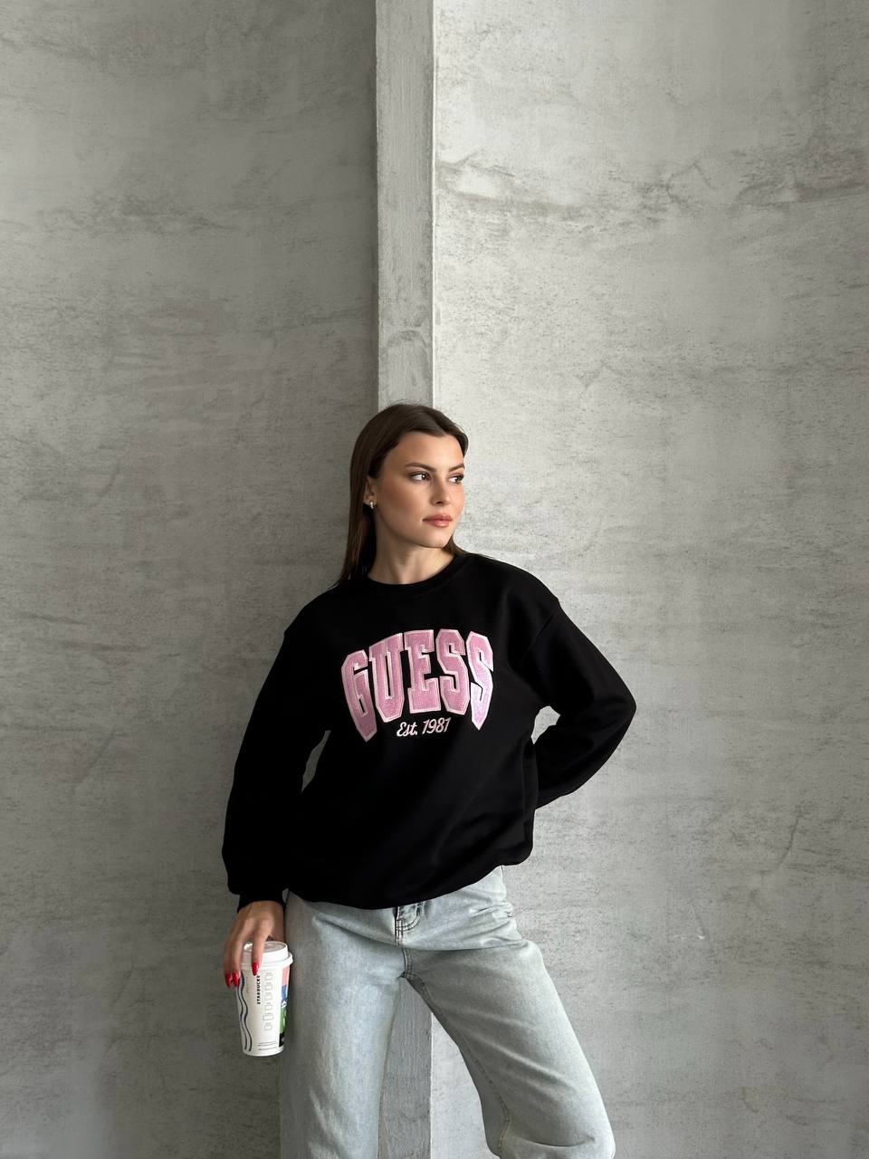 Guess Logolu Siyah Kadın Sweatshirt - Pembe Kabartma Baskılı