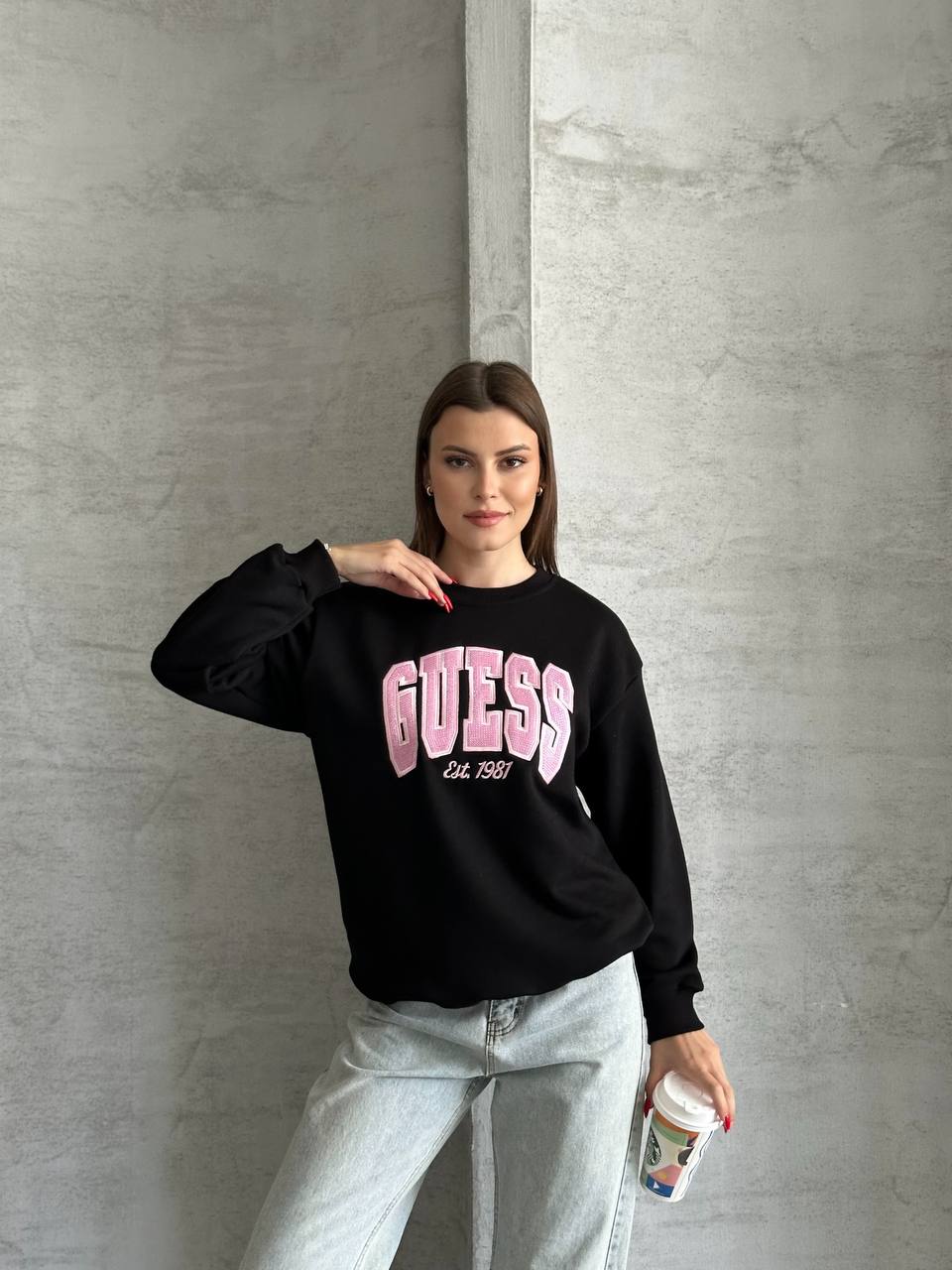 Guess Logolu Siyah Kadın Sweatshirt - Pembe Kabartma Baskılı