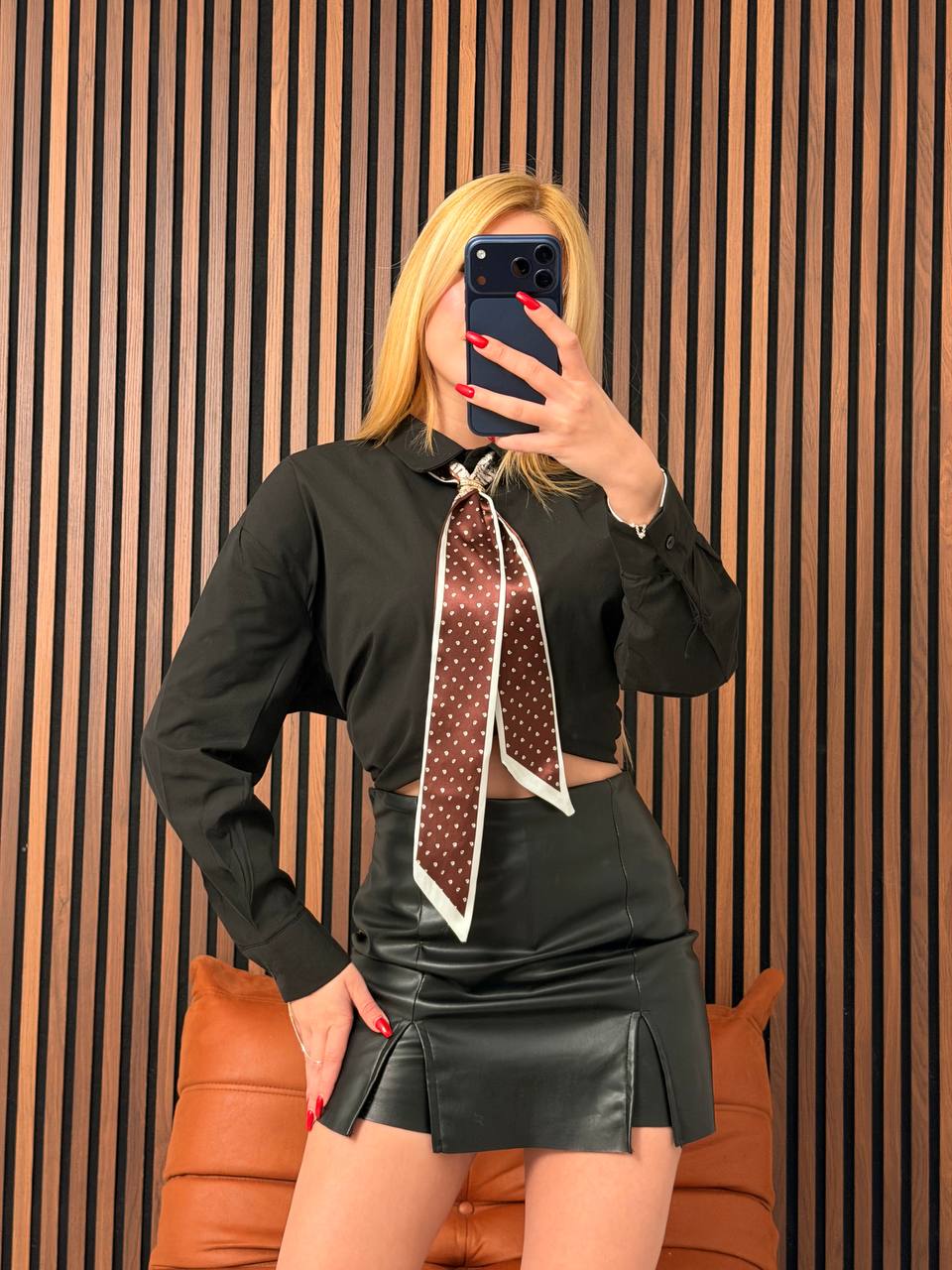 Siyah Fular Detaylı Oversize Poplin Gömlek Serisi