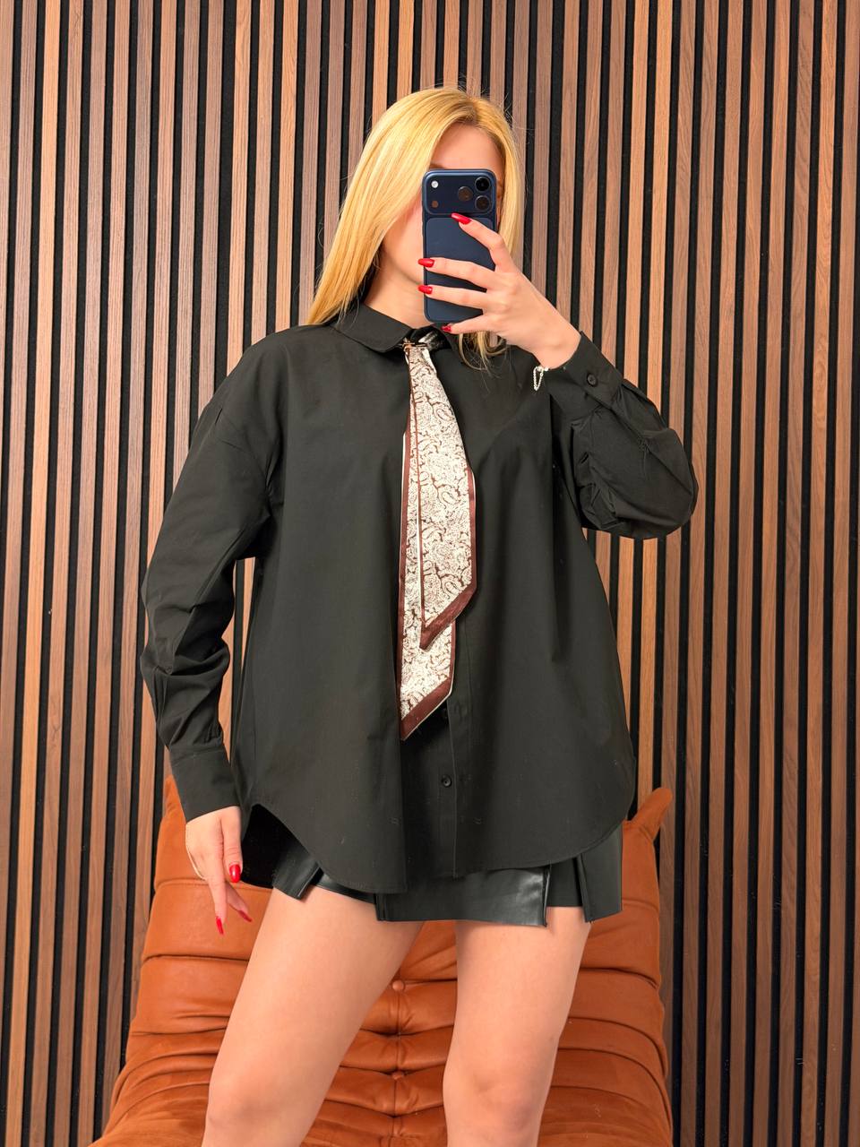 Siyah Fular Detaylı Oversize Poplin Gömlek Serisi