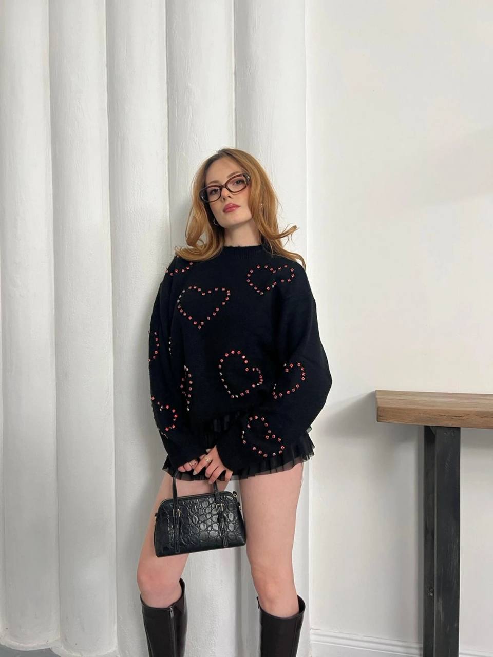 Taş İşlemeli Kalp Desenli Siyah Triko Kazak
