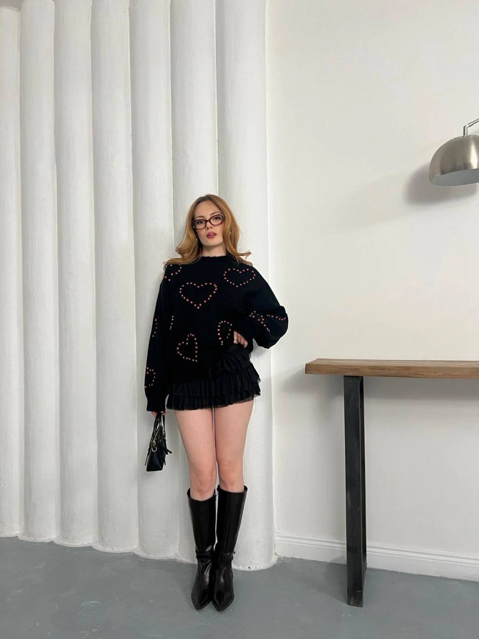 Taş İşlemeli Kalp Desenli Siyah Triko Kazak