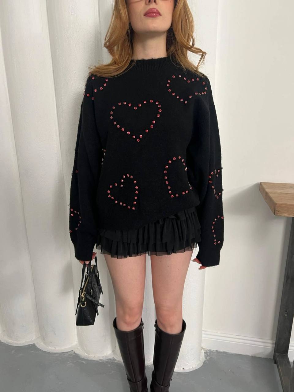 Taş İşlemeli Kalp Desenli Siyah Triko Kazak