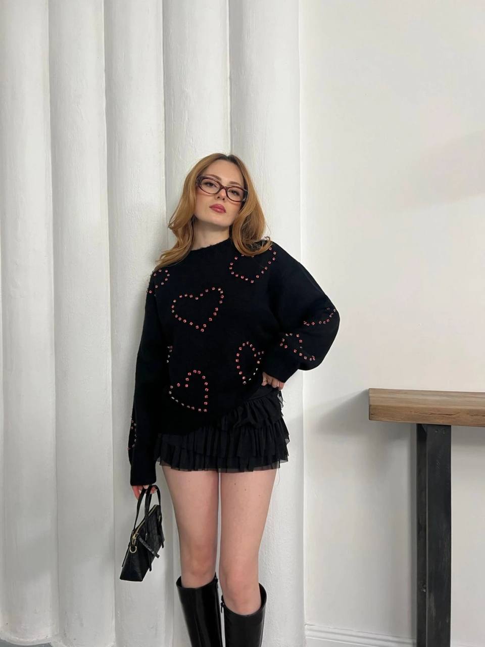 Taş İşlemeli Kalp Desenli Siyah Triko Kazak