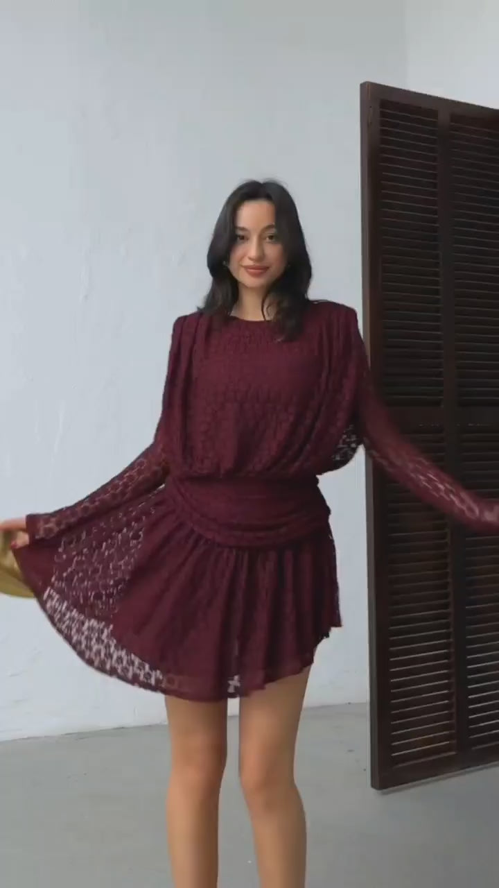 Volanlı ve Dantel Kollu Romantik Mini Davet Elbisesi